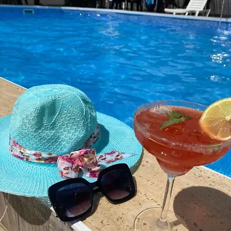 Tropicana Ξενοδοχείο *